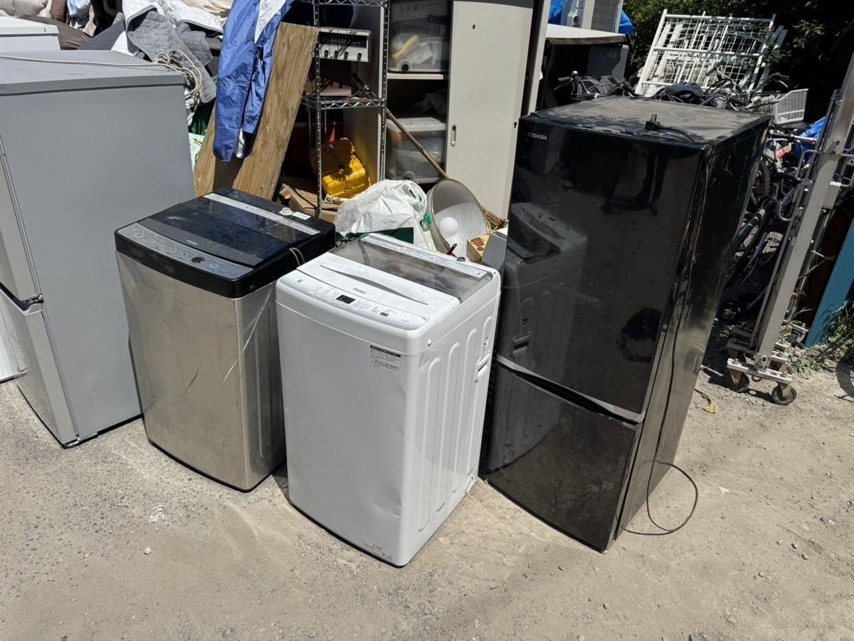 運び出した冷蔵庫と洗濯機